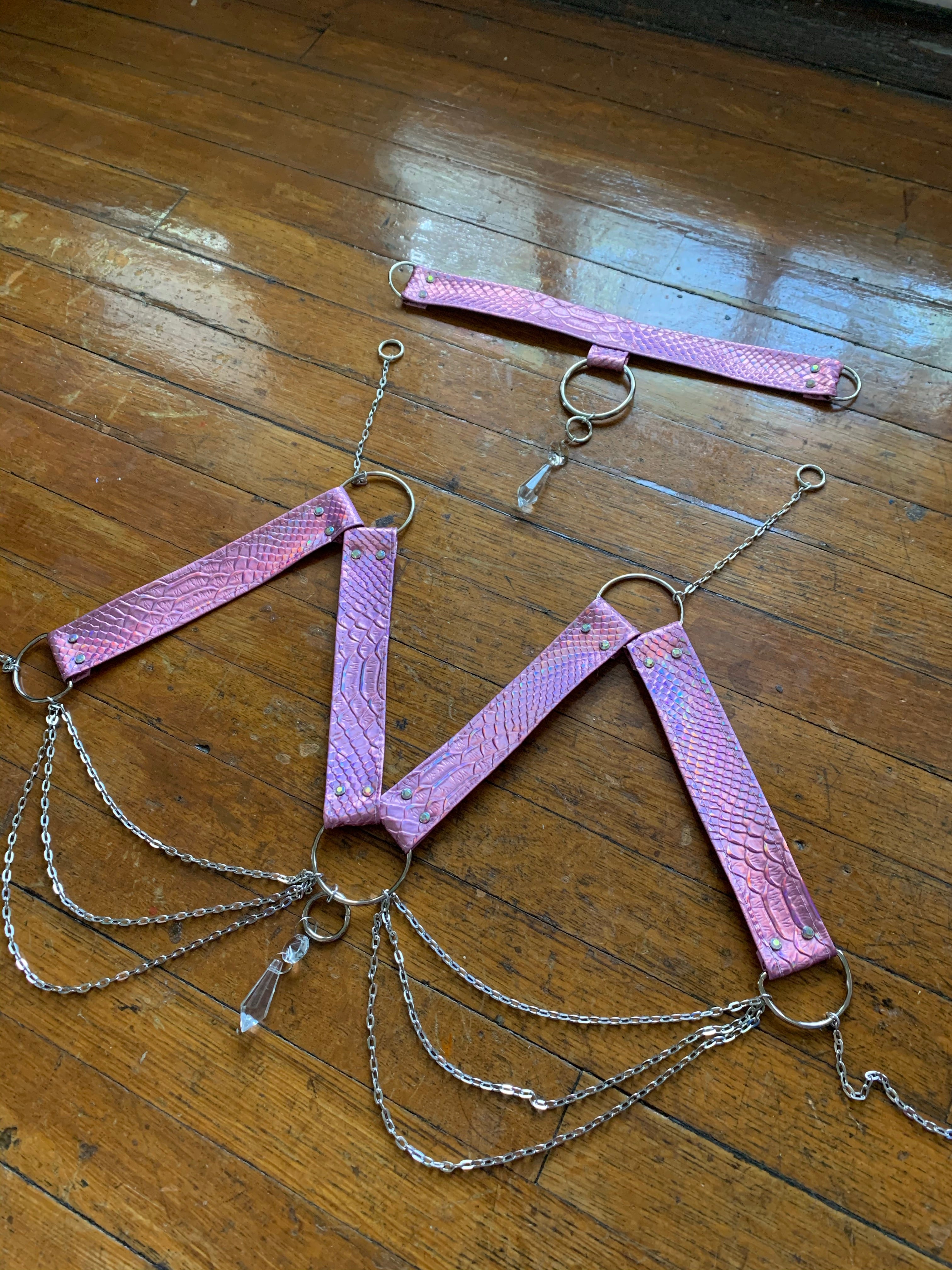 Bubblegum Cobra Crystal Harness Set - MTO