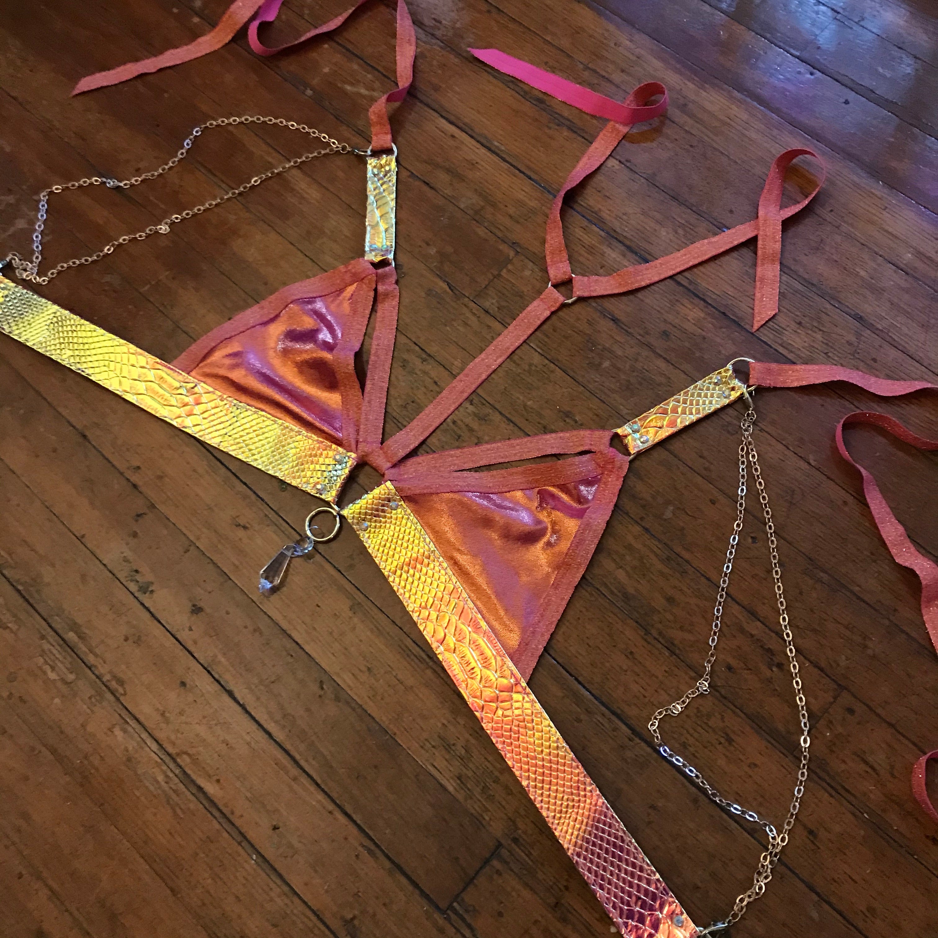 Gilded Raspberry Convertible Harness Triangle Top - M